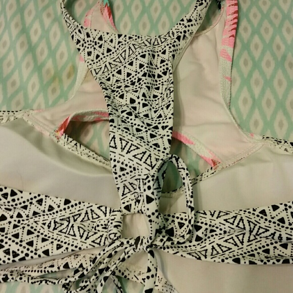 Bathing suit - Picture 3 of 4